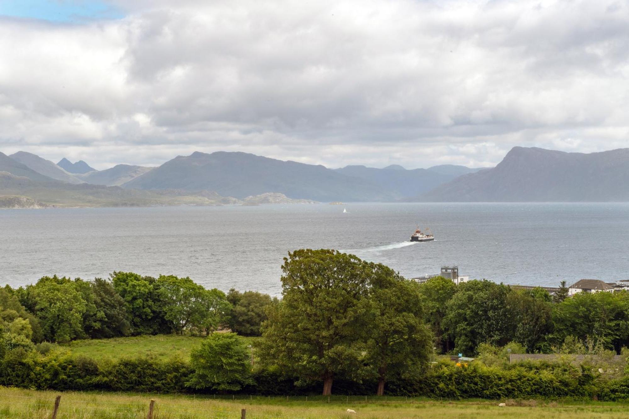 Armadale Castle Cabins Ardvasar (Skye) Exterior foto