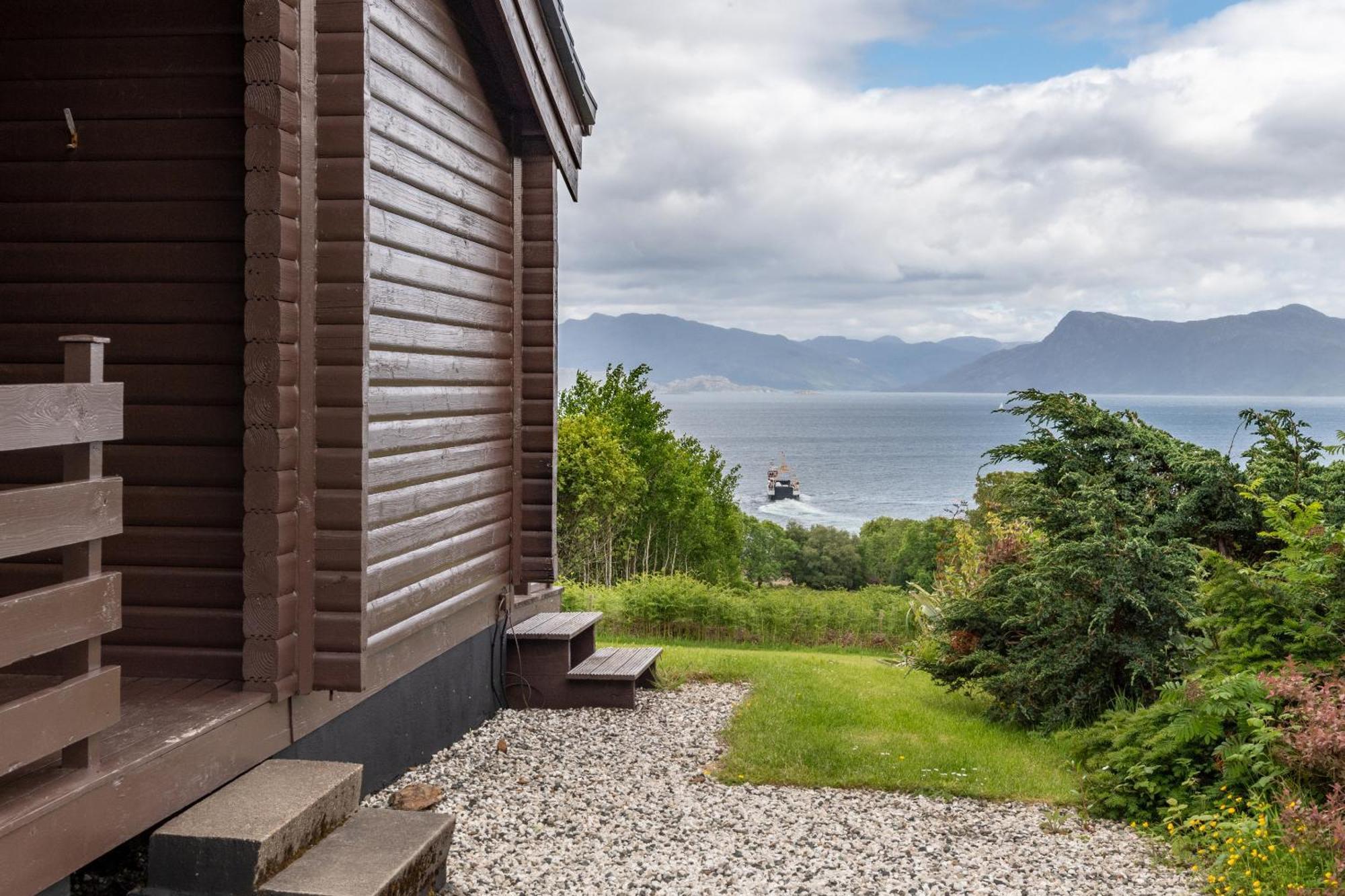 Armadale Castle Cabins Ardvasar (Skye) Exterior foto