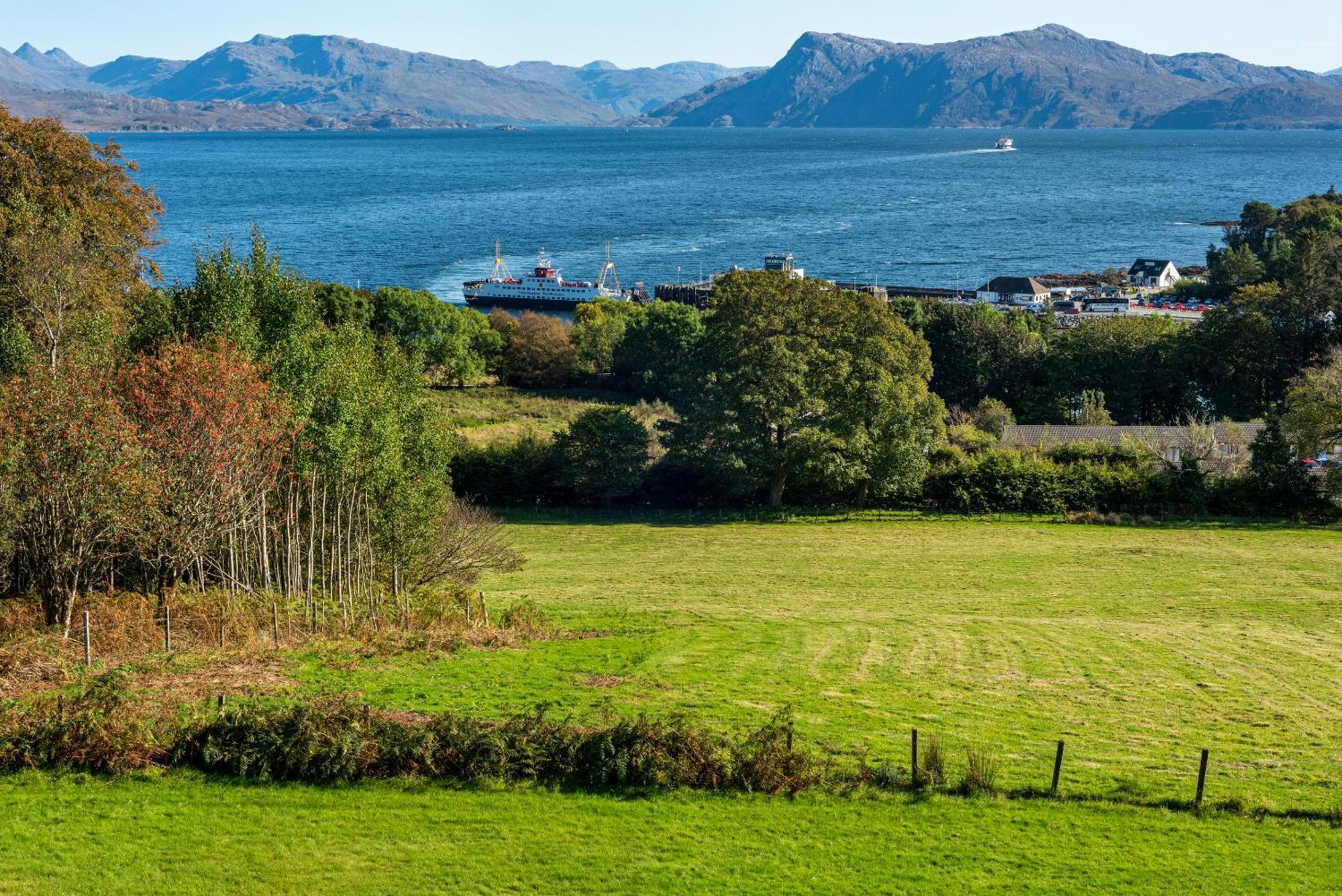 Armadale Castle Cabins Ardvasar (Skye) Exterior foto